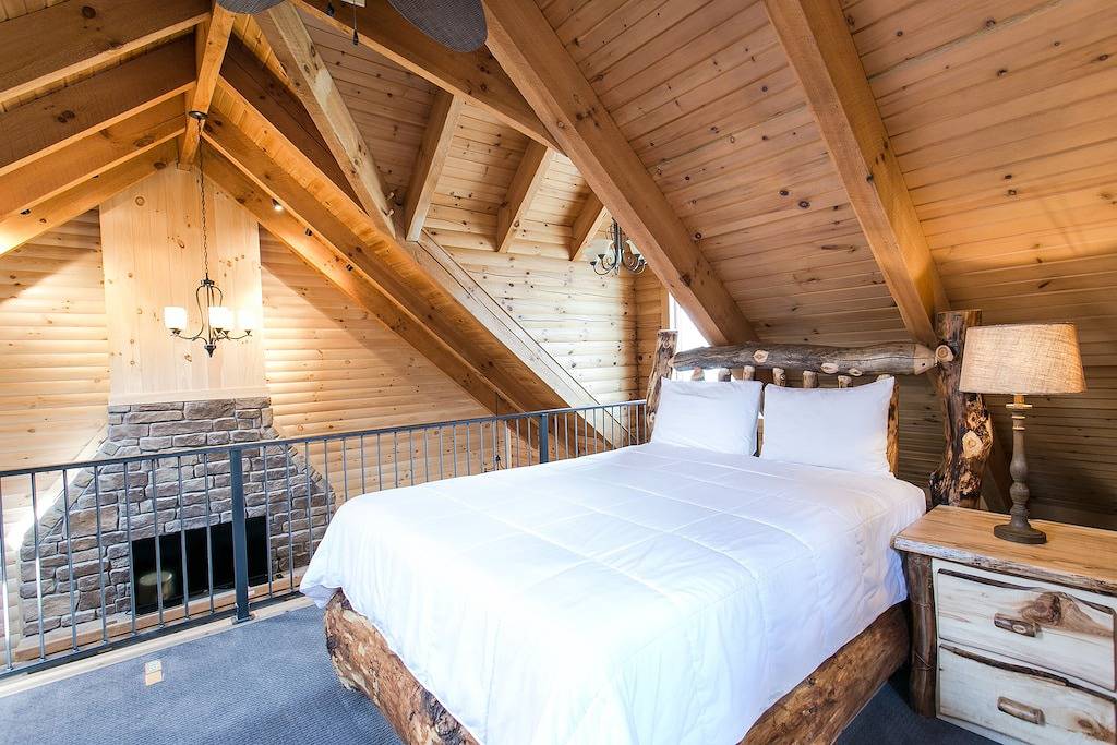 Ganze Wohnung, Luxuskabine mit Kamin, Whirlpool und Wohnzimmer und vieles mehr! in Berlin (OH), Holmes County