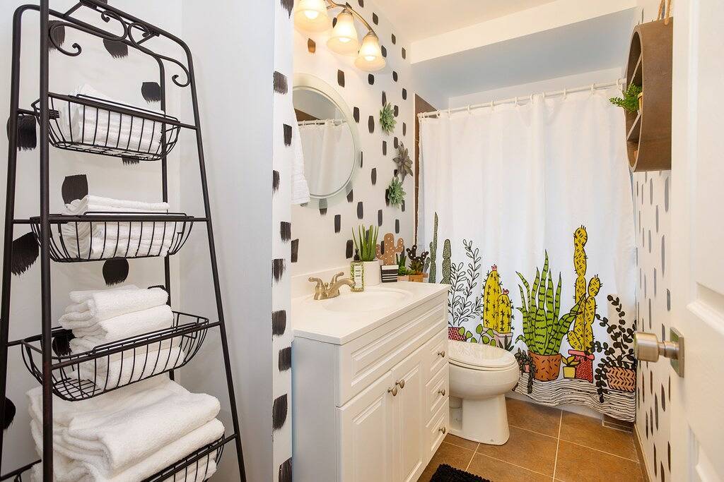 Hemingway House in der Nähe von Cedar Point & The Beach in Huron, Eriesee