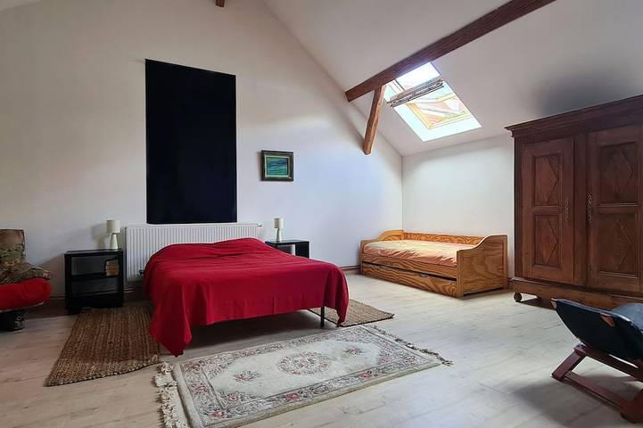 Gîte pour 5 personnes, avec jardin ainsi que jacuzzi et terrasse à Saint-Nabor - 2