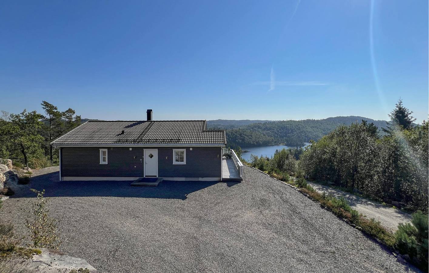 Ferienhaus für 6 Personen mit Terrasse in Lyngdal