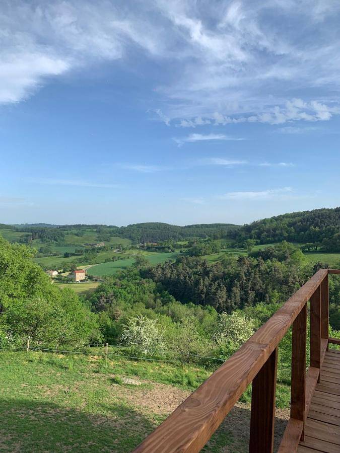 Location de vacances pour 6 personnes, avec jardin ainsi que terrasse et vue à Alboussière - 4