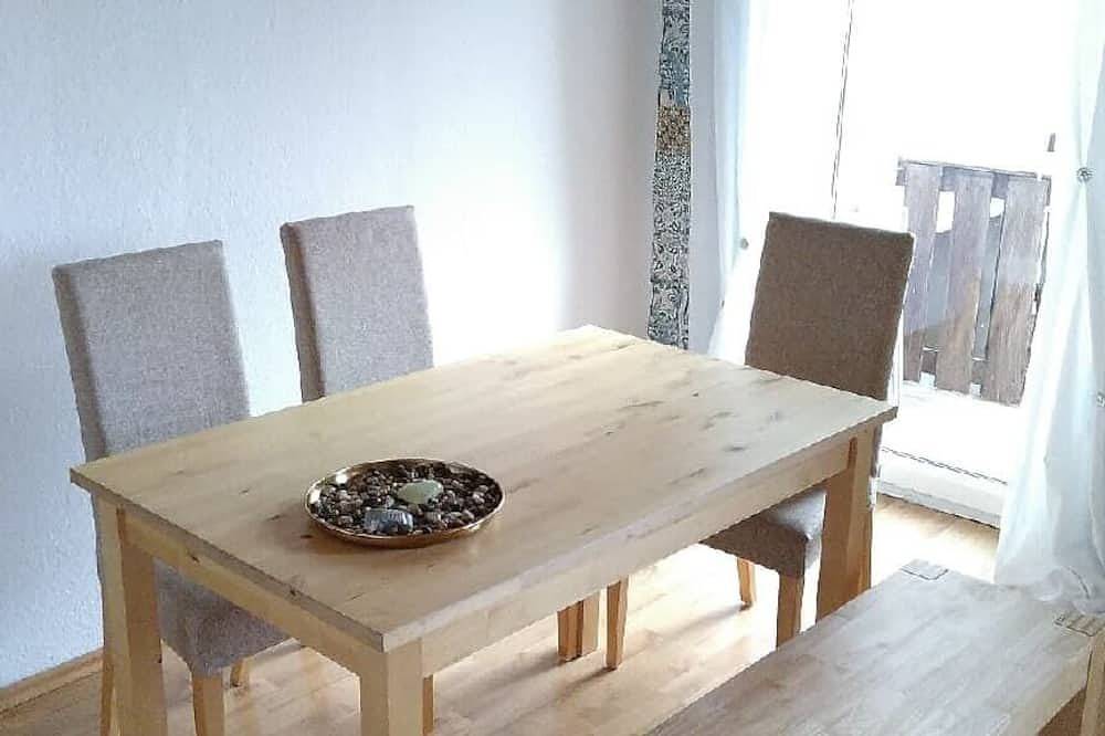 Ganze Wohnung, Gemütliche Ferienwohnung mit Terrasse und Garten in Waldershof, Ostbayern