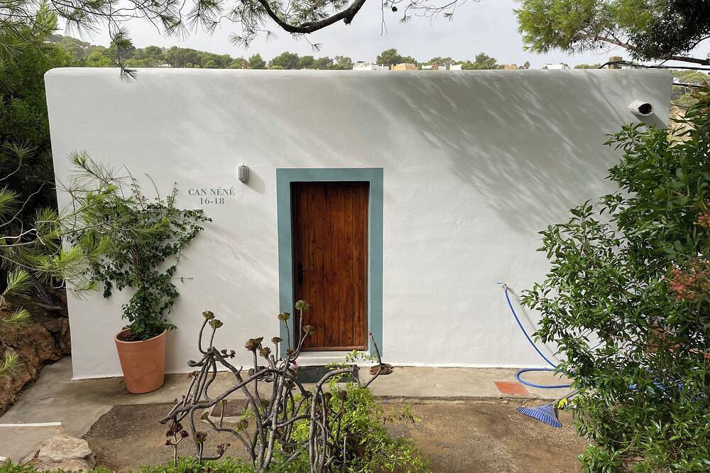Encantadora casa con vista al mar-Cerca de la playa-Ideal para parejas o familia in Cala Vedella, Sant Josep de sa Talaia