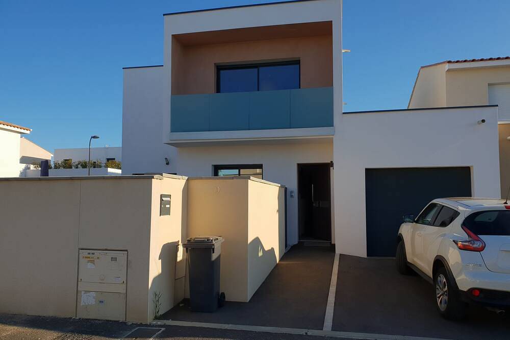 Neues Haus mit Pool in Pignan, Côte d'Améthyste