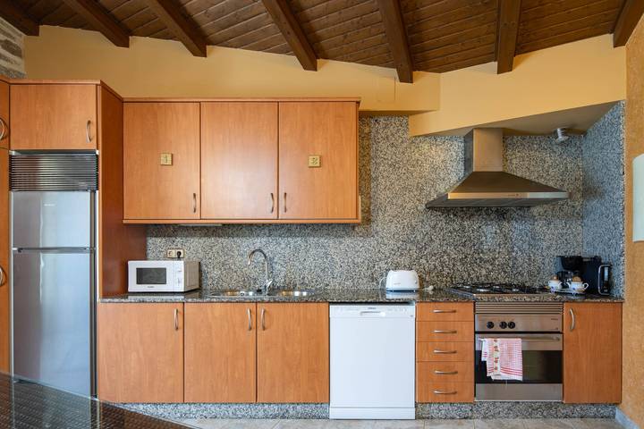 Vacation Home "Casa Bahia" with Mountain View & Wi-Fi in Bueu, Rías Baixas