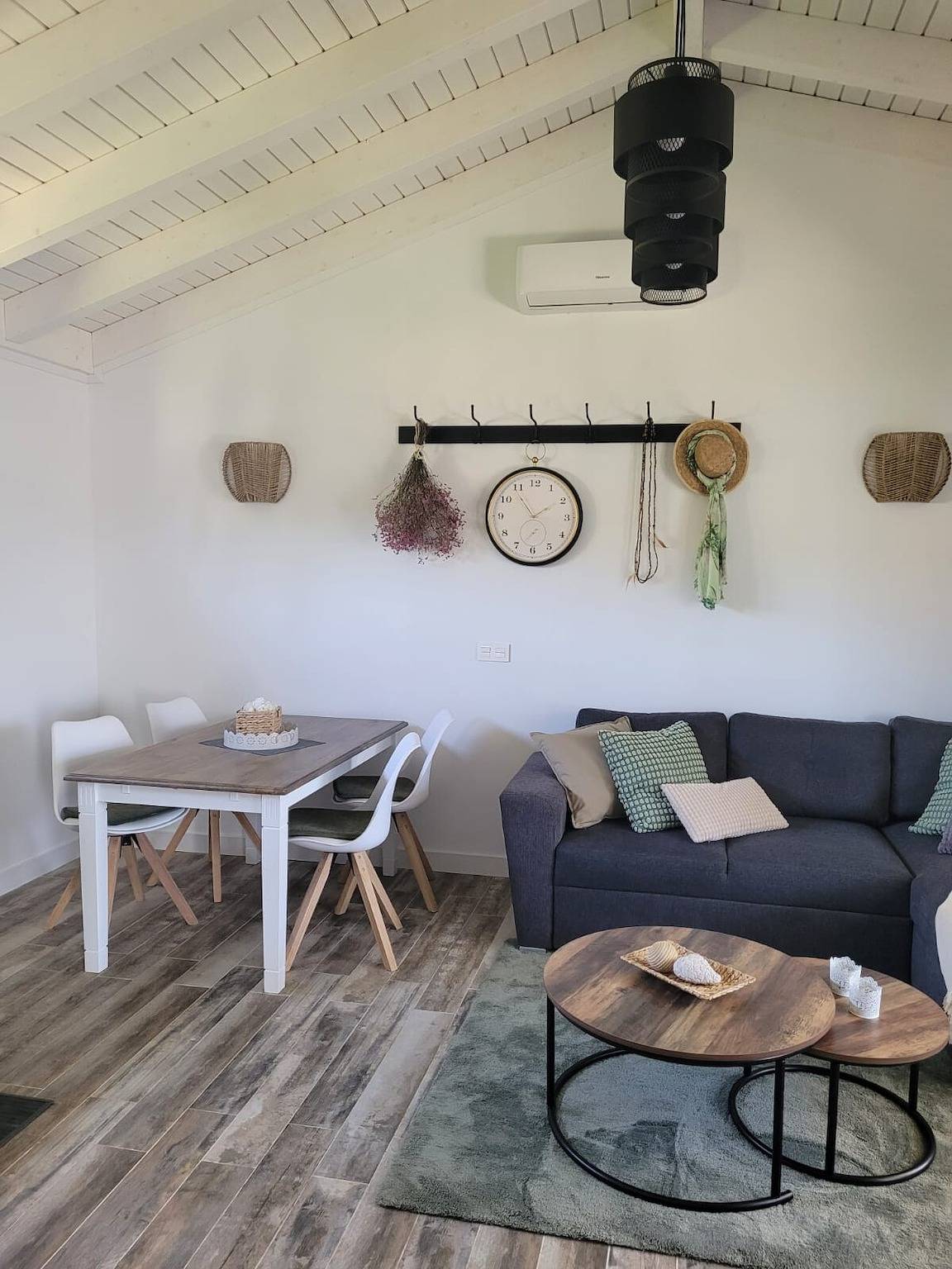 Holiday Home 'La Casita' with Shared Pool, Wi-Fi and Air Conditioning in Chiclana de la Frontera, Costa de la Luz