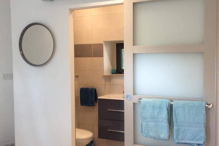 Location de vacances pour 2 personnes, avec jardin et terrasse ainsi que piscine et sauna à Semur-en-Auxois - 4