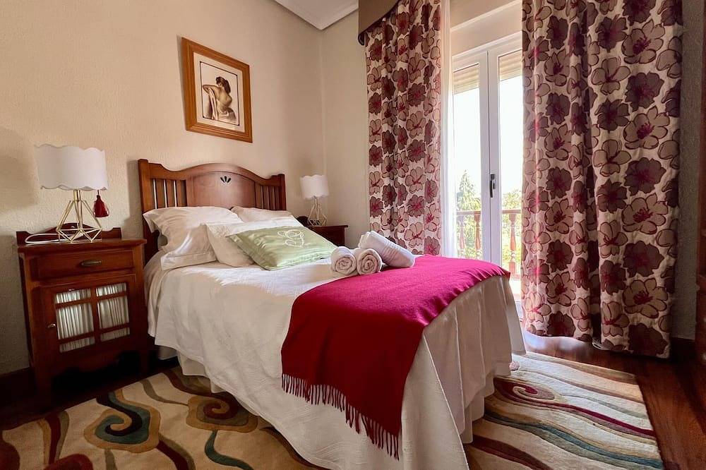 Great house with garden in the town of Suances in Suances, Kantabrische Küste