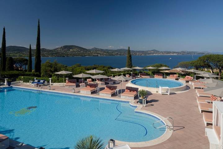 Hôtel pour 10 personnes, avec jardin ainsi que piscine et vue