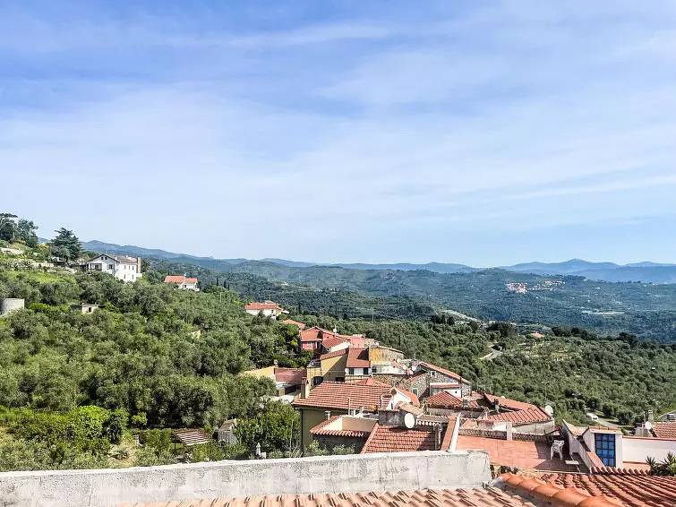 Villa with Parking, WiFi & Near Beach - 1.5km Away in Costarainera, Riviera di Ponente