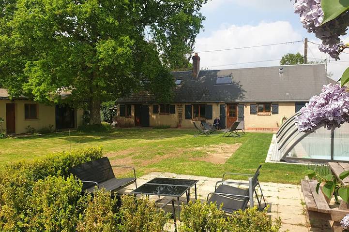 Location de vacances pour 8 personnes, avec Terrasse et Jardin à Arrou