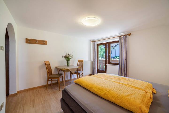 Entire apartment, Apartment "Rieglhof Hennennest" with Mountain View, Garden & Wi-Fi in Graun, South Tyrol