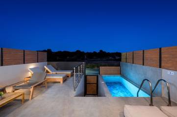 Ferienhaus für 8 Personen, mit Pool und Whirlpool sowie Terrasse in Rhodos Stadt