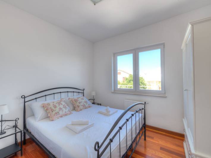 Ferienwohnung für 4 Personen, mit Terrasse und Garten sowie Pool auf Murter - 3