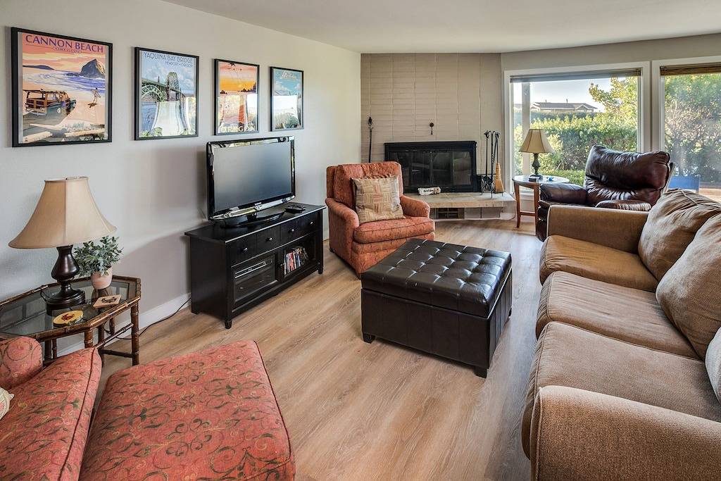 Ganze Wohnung, Aktualisierte tierfreundliche Einheit. Einfacher Zugang zum Strand. Keine Reinigungsgebühren in Gearhart, Clatsop County