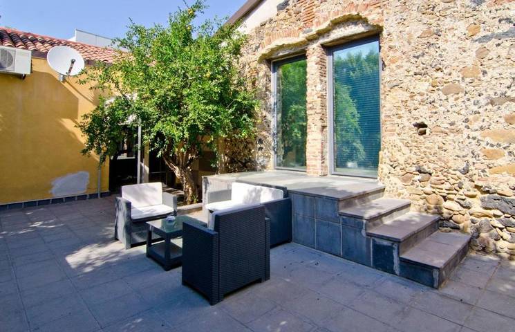 Appartamento per 4 persone, con piscina e giardino, adatto a famiglie con bambini in Misterbianco
