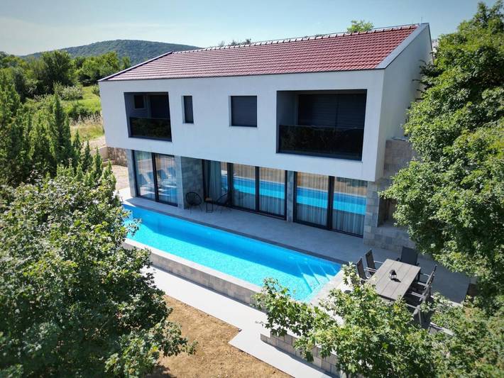 Villa pour 8 personnes, avec jardin ainsi que piscine et vue à Sinj