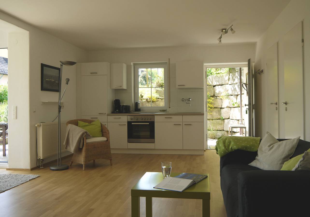 Ganze Wohnung, Einzimmerapartment 'Sandra Scheck' mit Bergblick, privater Terrasse und Wlan in Lindau, Bayerisch Schwaben