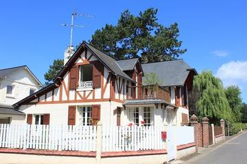 Location de vacances pour 7 personnes, avec jardin ainsi que balcon et jacuzzi à Benerville-sur-Mer
