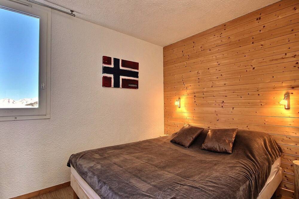 Entire apartment, Charming 2-room apartment at the foot of the slopes with balcony, for 4 people in Plagne Villages, La Plagne-Tarentaise