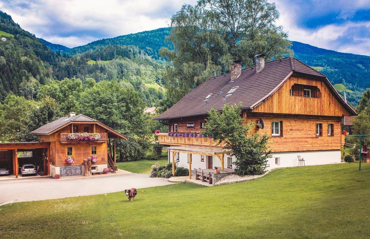 Ganze Wohnung, Two-Bedroom Apartment with Balcony in Feld am See, Villach-Land