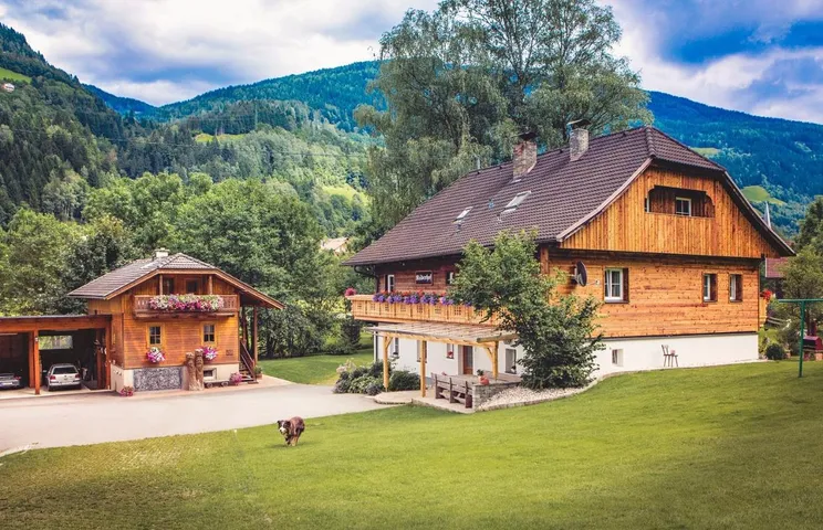 Ganze Wohnung, Two-Bedroom Apartment with Balcony in Feld am See, Villach-Land