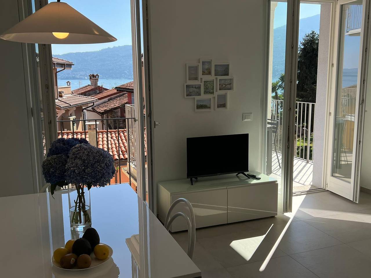Ganze Wohnung, Lago Azzurro modern aparment with lake view and ba in Verbania, Comune di Verbania