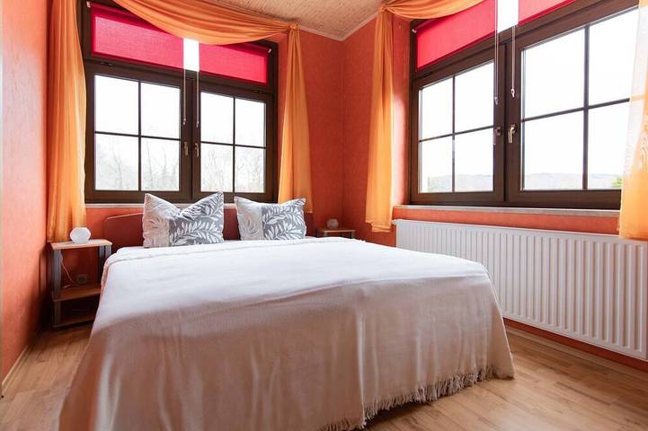 Ferienwohnung für 2 Personen, mit Balkon und Garten in Bad Schlema