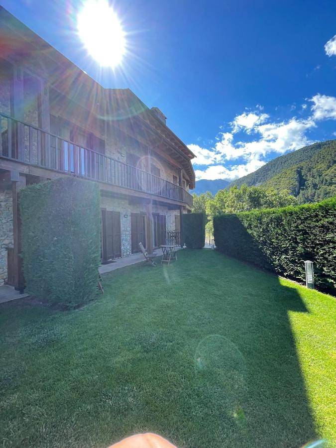 Casa rural para 8 personas, con Balcón y Terraza además de Jardín y Vistas en Baixa Cerdanya - 4