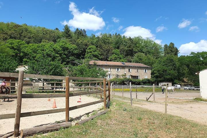 Location de vacances pour 9 personnes, avec Piscine à Les Salelles