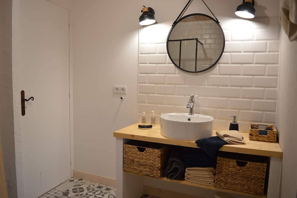 Located in the heart of the Jura, close to lakes and waterfalls! in Ney, Jura Francais