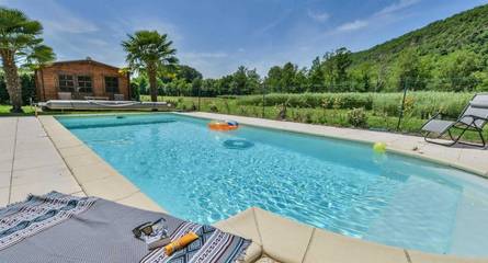 Gîte pour 6 personnes, avec piscine ainsi que jacuzzi et terrasse, animaux acceptés dans le Tarn