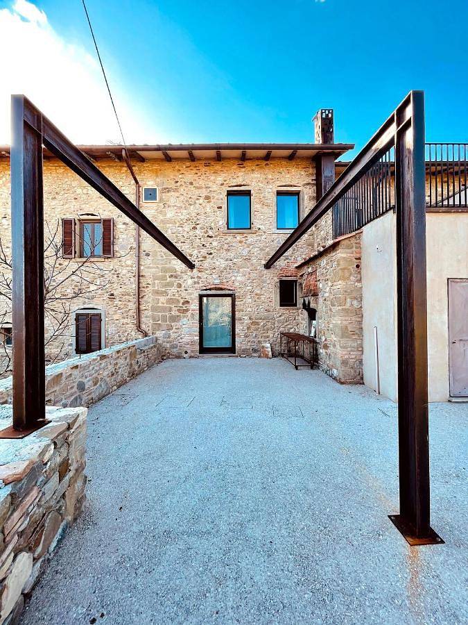 Casa vacanza per 10 persone, con balcone e panorama nonché giardino e piscina in Anghiari