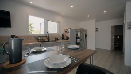 Location de vacances pour 12 personnes, avec vue et balcon à Pont-du-Château