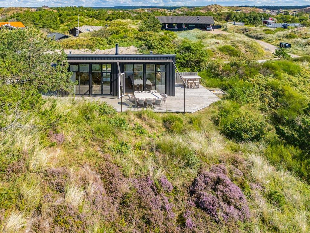 Schickes Architektenhaus mitten in den Dünen – Hjelmevej 104 in Henne, Varde