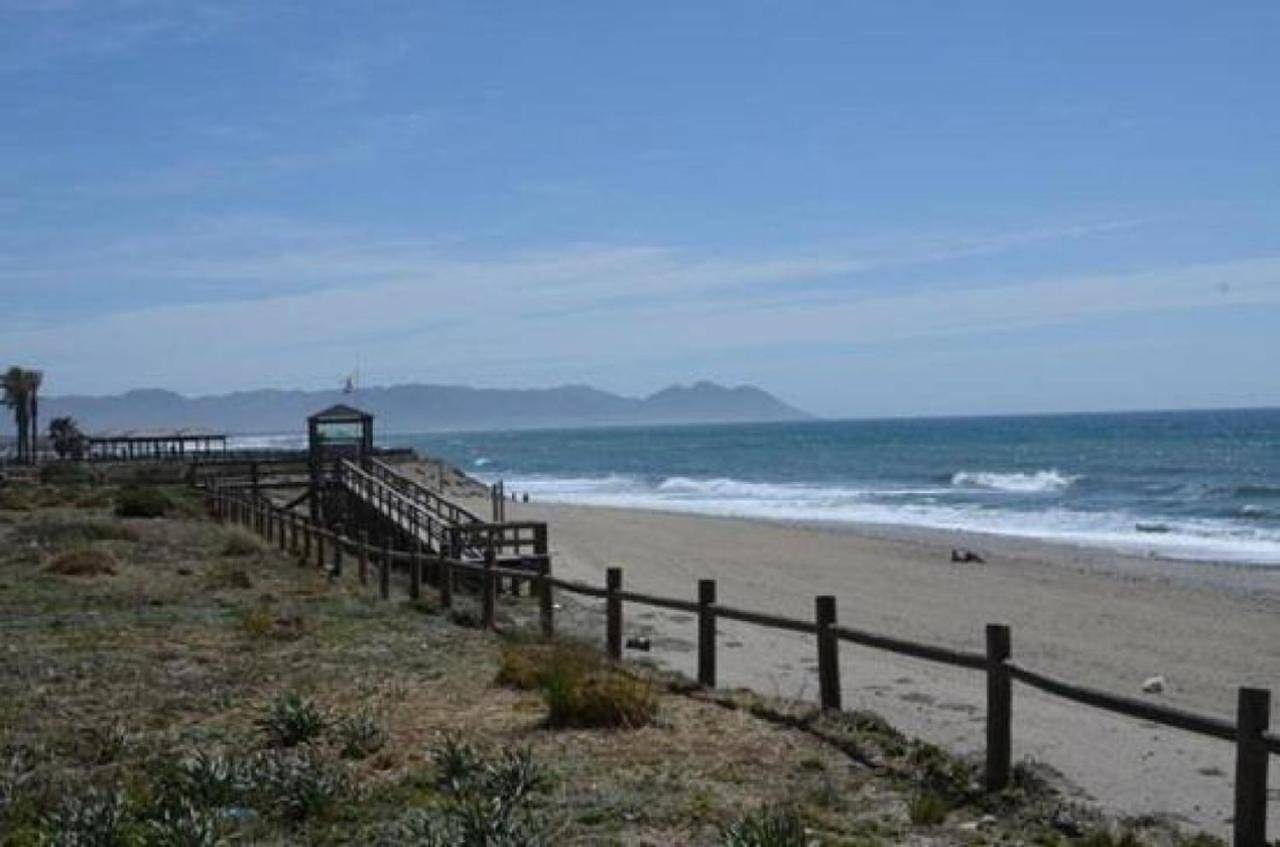 Apartamento entero, Three-Bedroom Apartment in Retamar, Almería