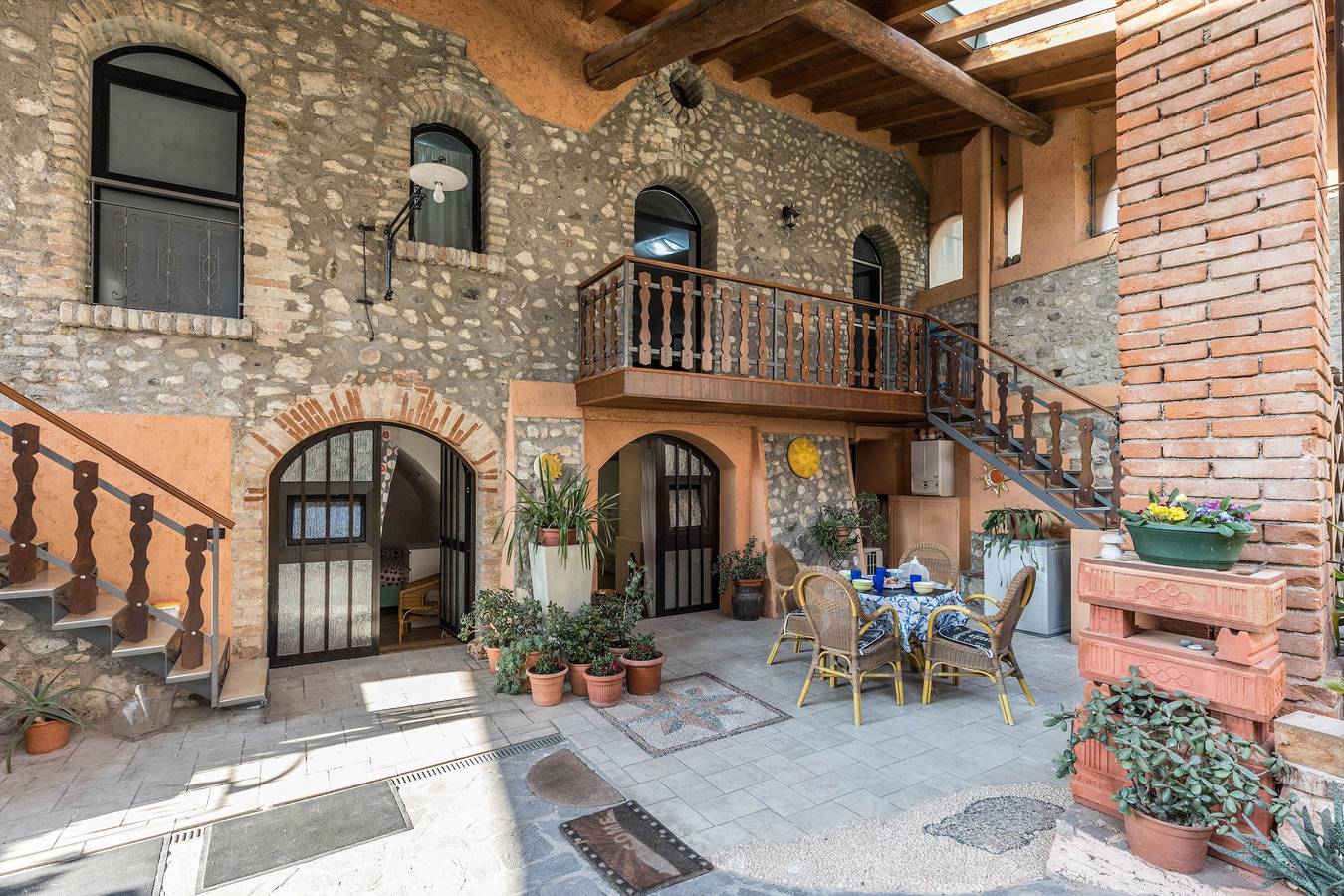 Apartamento entero, Apartamento 'Luna' con Wi-Fi in San Felice del Benaco, Montañas Garda