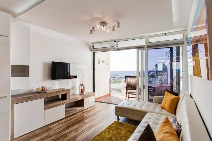 Apartamento para 2 personas, con piscina además de terraza y vistas en Agua Marina