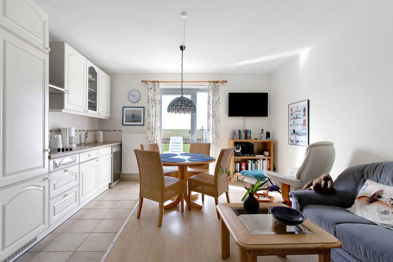 Ganze Wohnung, Apartment 'Fewo 8 Pellworm' mit privater Terrasse, Garten und Wlan, Platz für bis zu 4 Gäste in Dagebüll, Nordseeküste