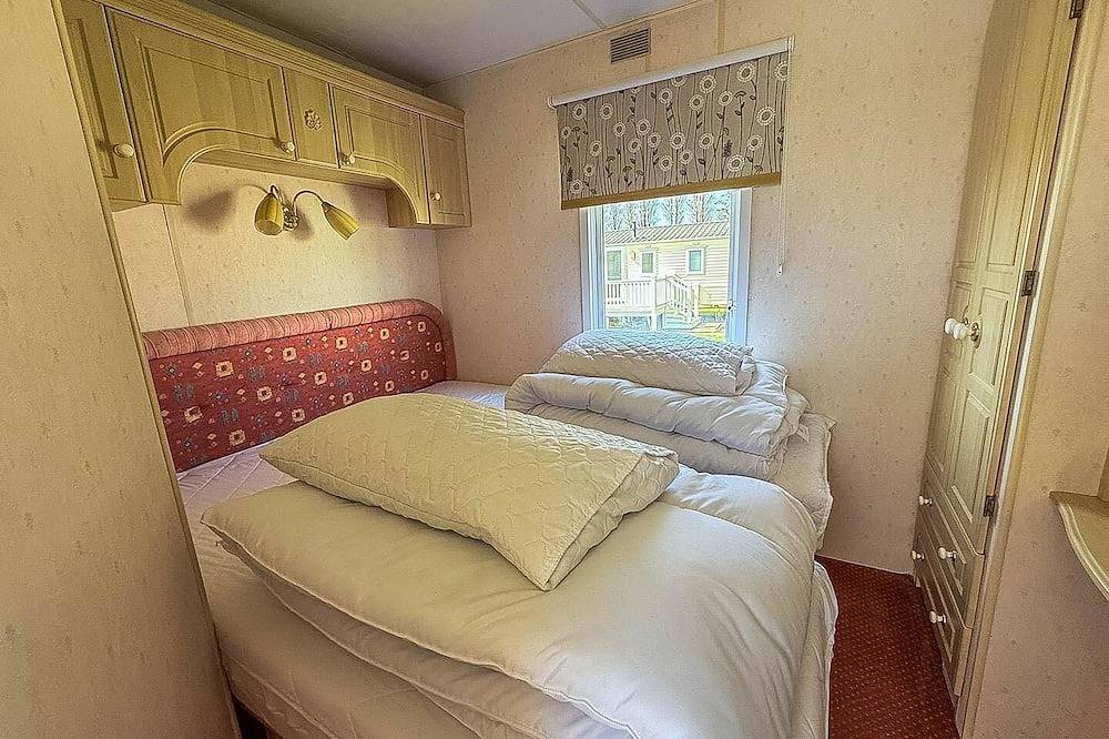 Spacious caravan for hire in Hunstanton at Manor Park Holiday Park ref 23047B in Hunstanton, Norfolk Coast
