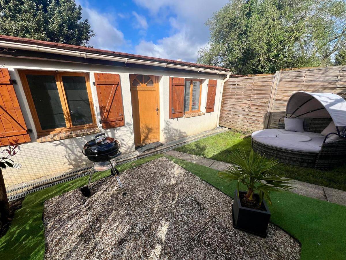 Appartement entier, Mini House in Boussy-Saint-Antoine, Essonne