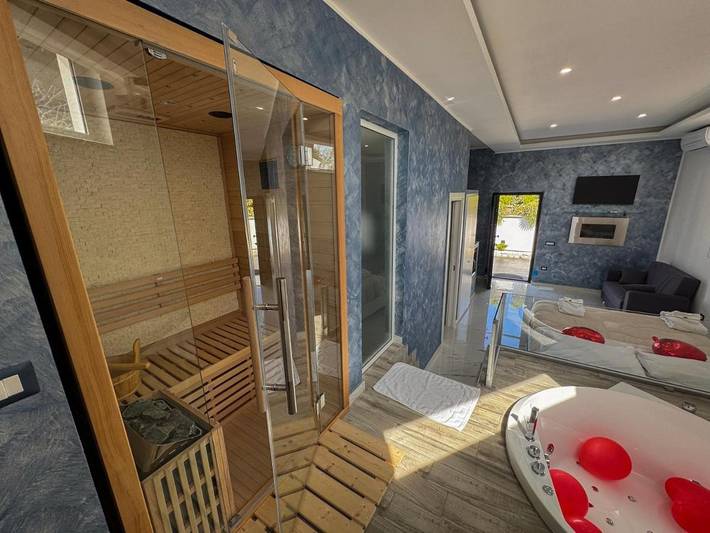 Appartamento per 4 persone, con idromassaggio e giardino nonché sauna e piscina, adatto a famiglie con bambini in Porto Badino