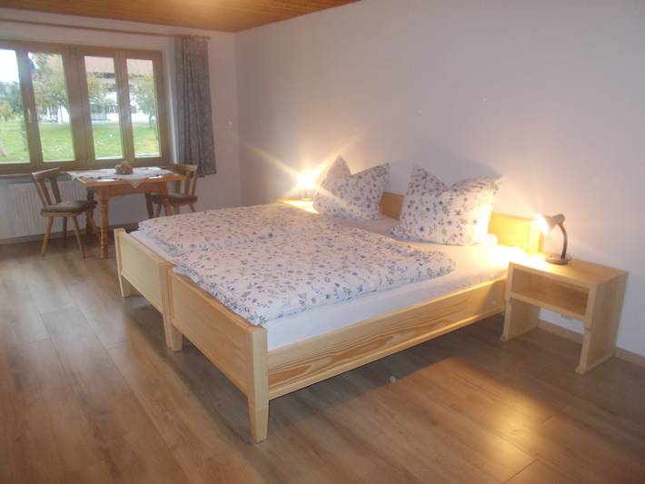 Ganze Ferienwohnung, Landhaus Köckbrunn - Ferienwohnung, 85 qm mit zwei Schlafzimmern und Terrasse in Bad Aibling, Alpenland Tegernsee Schliersee