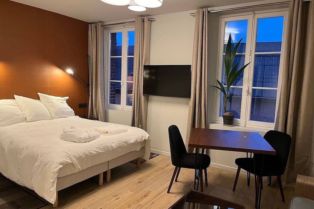 Appartement entier, Triple room with bathroom in Villers-Cotterêts, Aisne