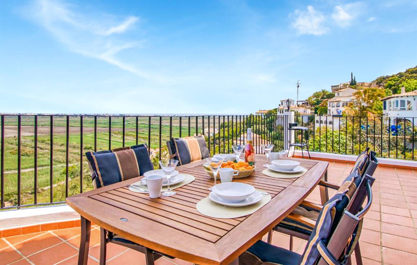 Geräumige Ferienwohnung mit Pool und Terrasse, 1,5 km vom Río del Molinell entfernt in Monte Pego, Pego