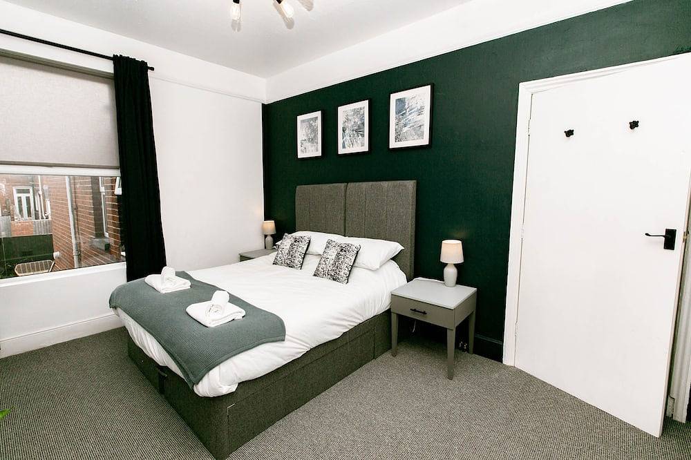 Entire apartment, Central Apt Sleeps 6 | Parking | Smart Tv | Garden in Exeter, Devon
