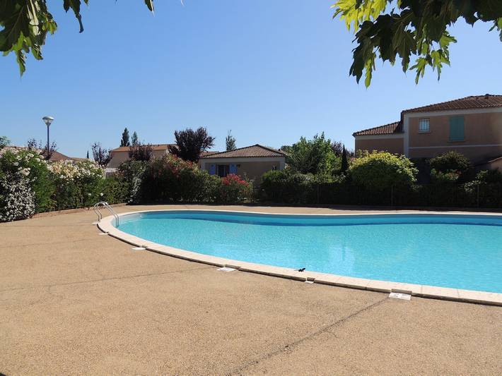 Gîte pour 4 personnes, avec piscine ainsi que jardin et terrasse