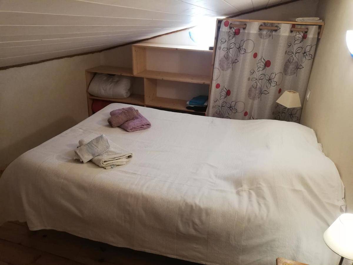 Appartement entier, One-Bedroom Apartment in Le Cannet-des-Maures, Région de Draguignan
