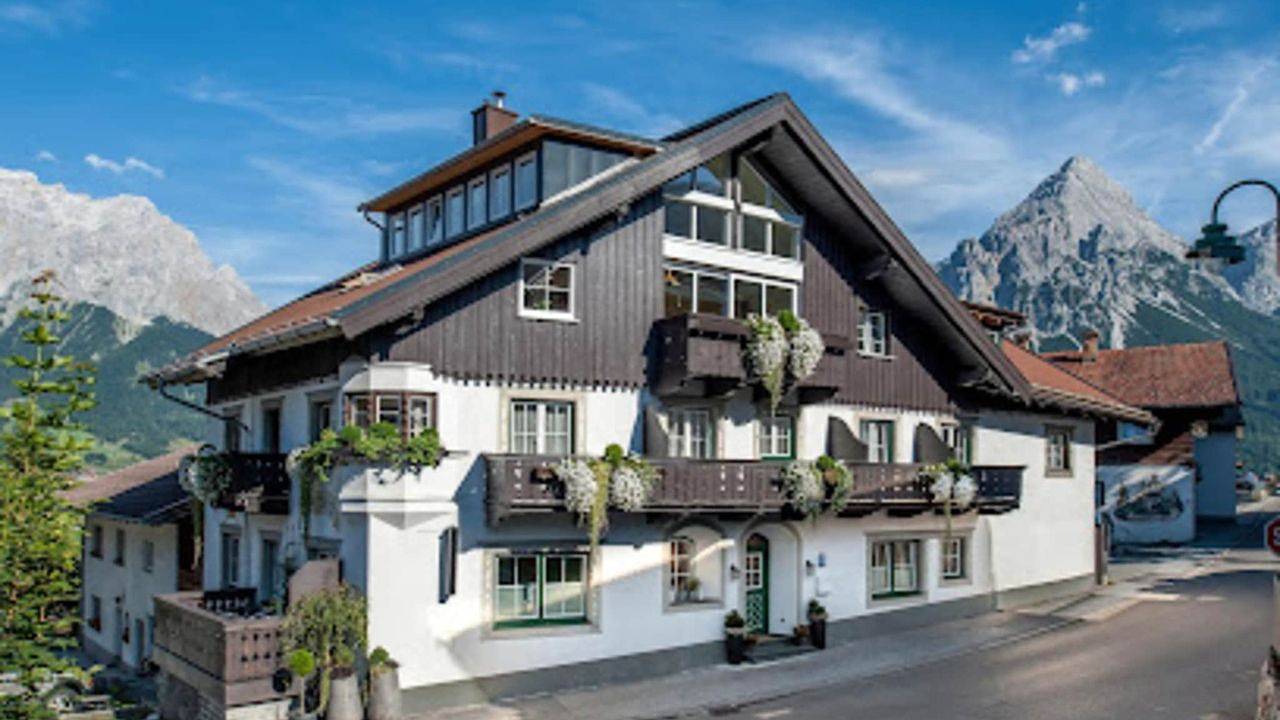 Geheel vakantieappartement, Vakantieappartement voor 8 personen met balkon in Lechtal Alps, Lermoos