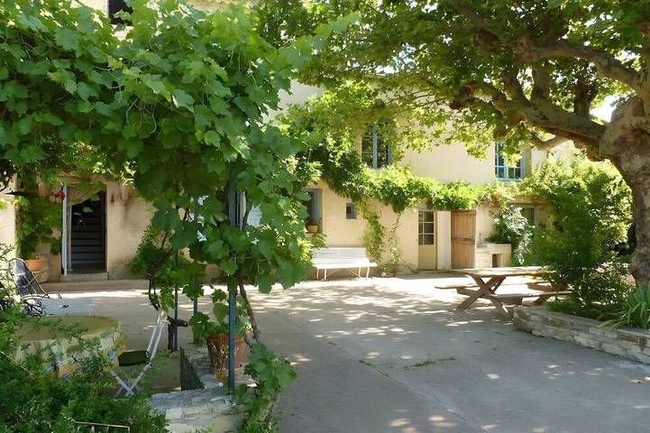Chambre d’hôte pour 3 personnes, avec jardin dans les Alpes-de-Haute-Provence